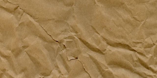 Recycled kraft mailer box surface